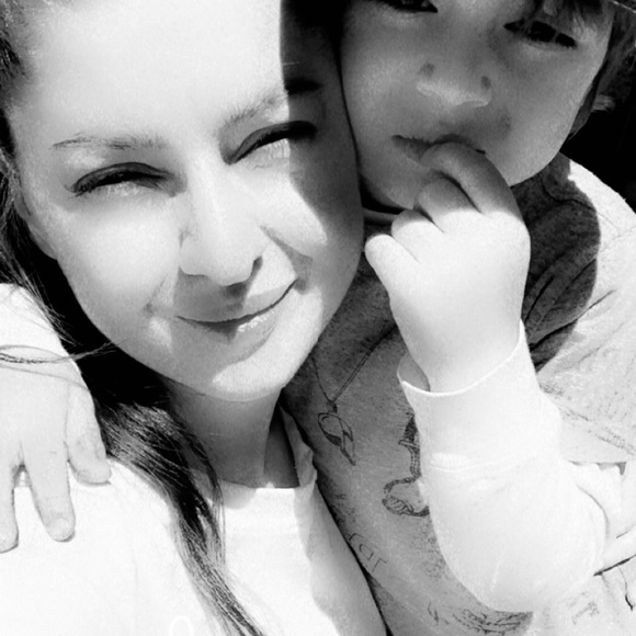 Meet your Posher, Larissa - Picture 2 of 2